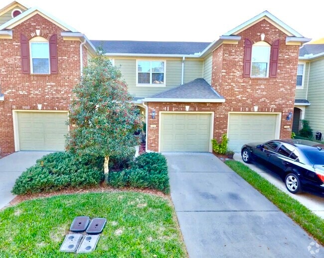 Building Photo - 7014 Roundleaf Dr