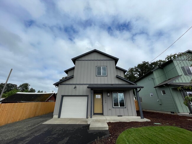 Building Photo - BEAUTIFUL NEW CONSTRUCTION!