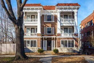 Building Photo - 304-306 Gladstone Blvd