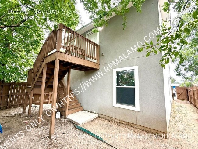 Building Photo - 1627 N Navidad St