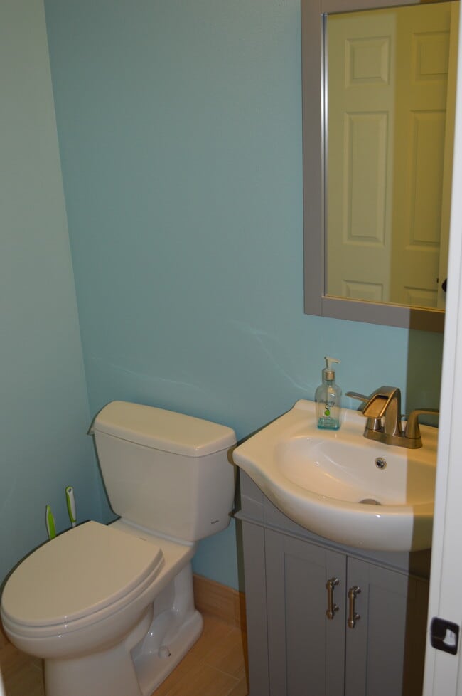 Baño de polvo actualizado - 16541 Southwest Daylily Street