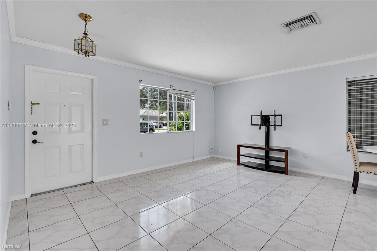 Primary Photo - 3 br, 2 bath House - 200 NW 17th Ave