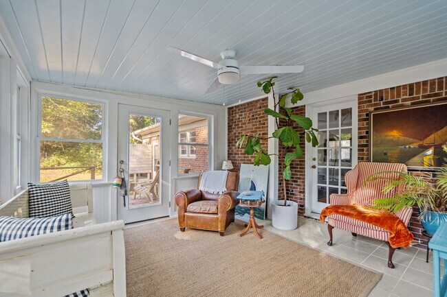 Foto del edificio - 457 Baytree Rd