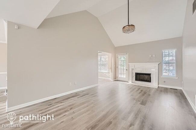 Building Photo - 5 br, 3 bath House - 1221 Cumberland Creek...