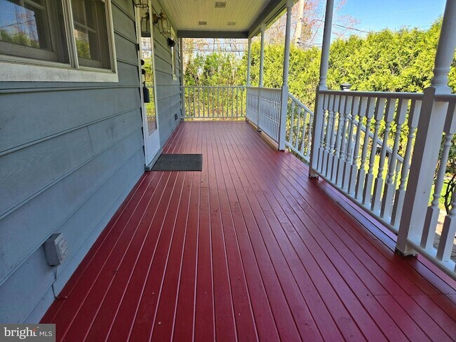 Foto del edificio - 242 S Sugan Rd