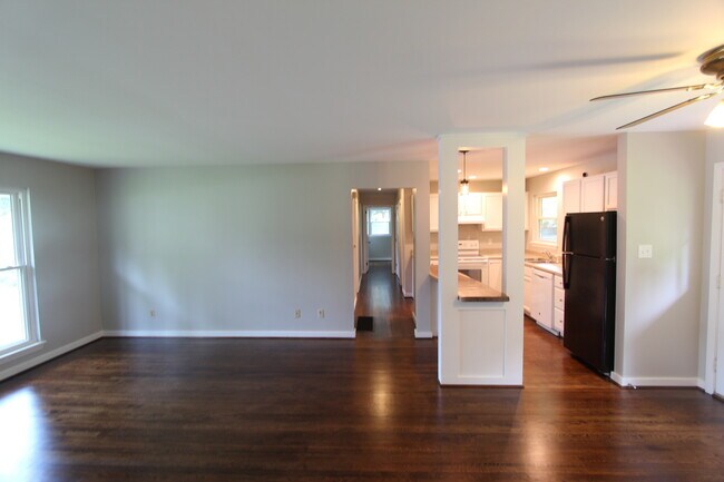 Foto del edificio - Adorable 3BR 2BA Home in Cahaba Heights - Vestavia Schools!!