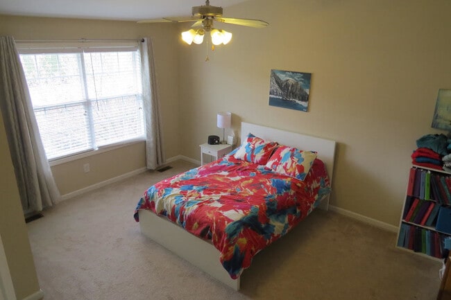Building Photo - 2 Bedroom / 2.5 Bath Condo Johnson City, TN