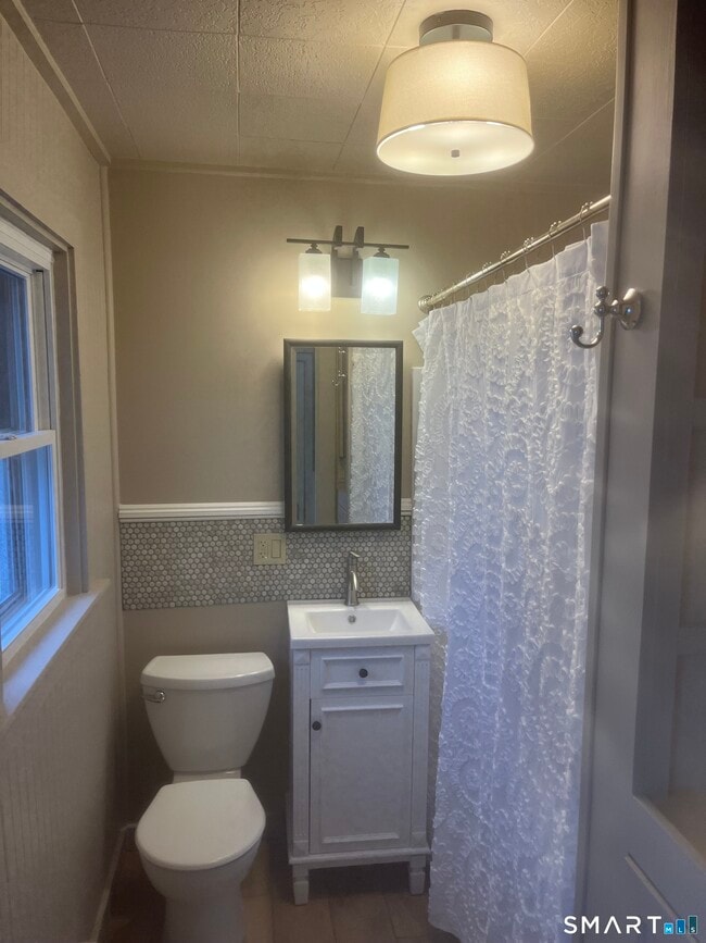 Building Photo - 83 Ledyard Ave