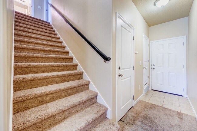 Foto del edificio - 4299 Cresthaven Ln