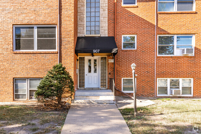 907 Building Entrance - Highland Lane Apartments