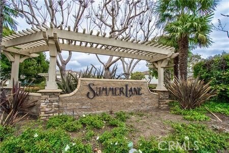 Foto principal - 16861 Primrose Ln