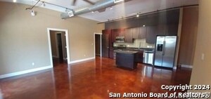 Building Photo - 831 S Flores St