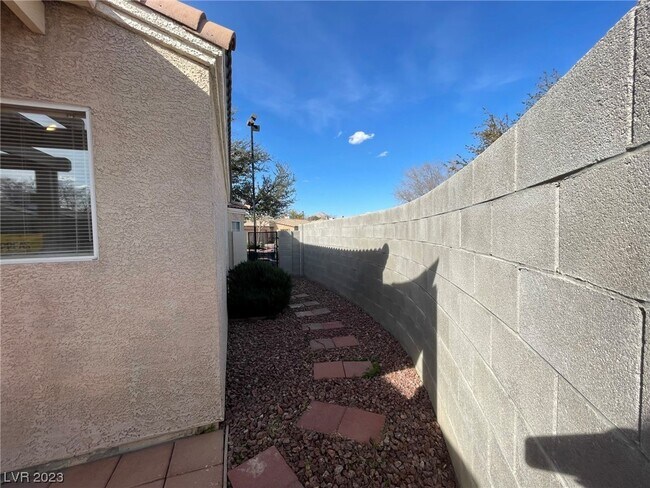 Building Photo - 5139 Mineral Lake Dr