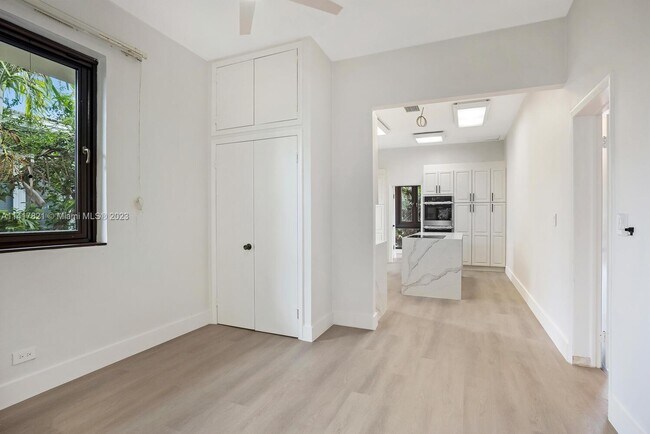 Foto del edificio - 4530 Jefferson Ave