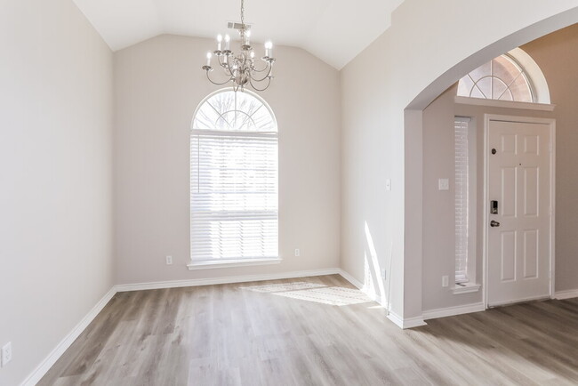 Foto del edificio - 6300 Redeagle Creek Dr