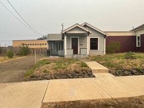 Building Photo - 663 SE Parrott St