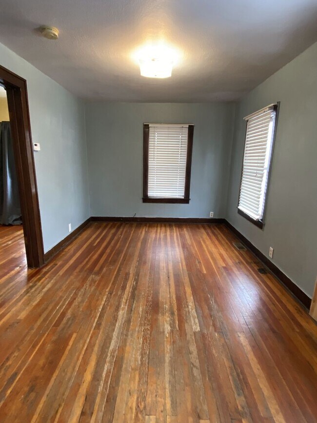 Building Photo - 506 S 15th Street