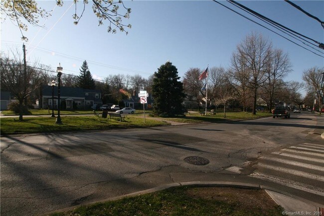 Building Photo - 409 Hope St