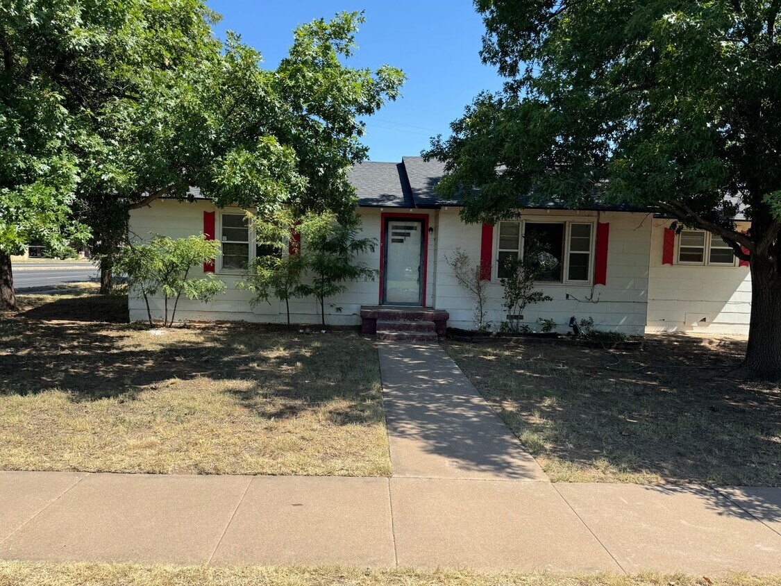 Primary Photo - 2418 40th St