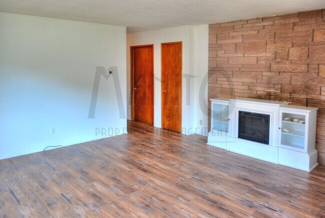 Building Photo - 1218 W Frederick Ave