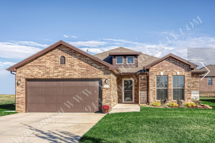 Foto principal - NEW Build 3 Bed 2 Bath Home in Lenexa - Co...