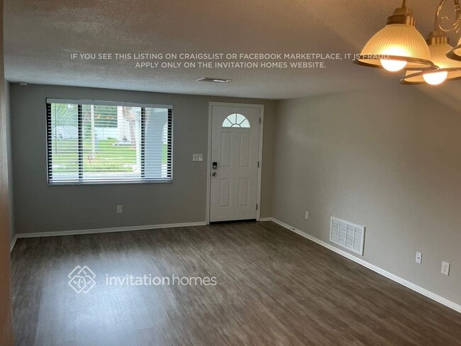 Building Photo - 16033 Villa Dr