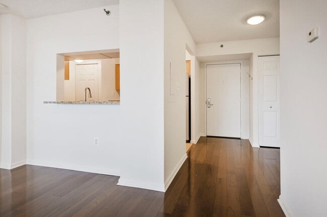 Building Photo - 10101 Grosvenor Pl