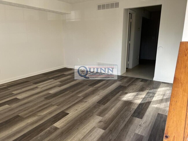 Foto del edificio - 56 Willow Ct