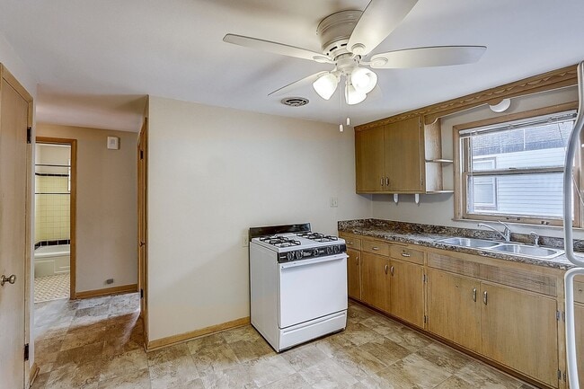 Building Photo - 4670-4672-4672 N 45th St