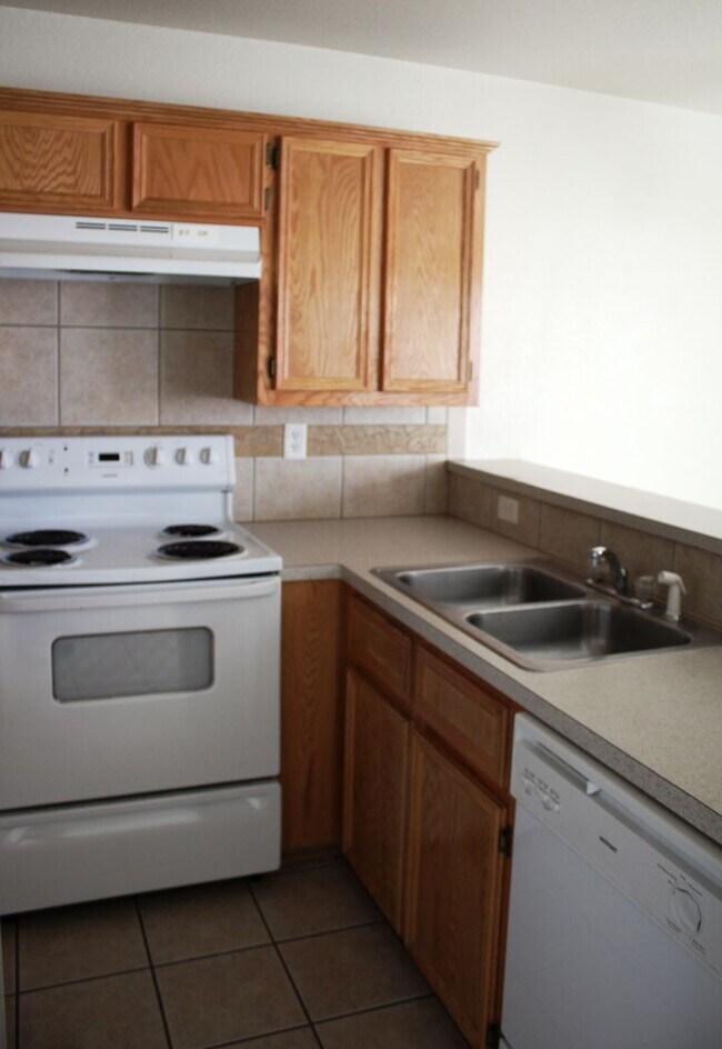 Building Photo - 1402 Chips Dr