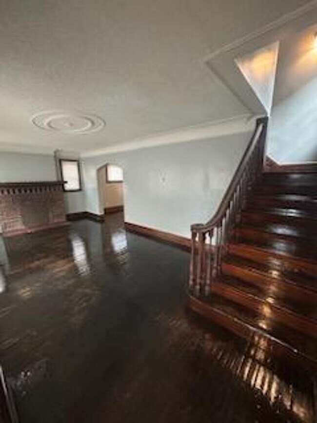 Building Photo - 4676 Courville - 3 BEDS & 1.5 BATH FOR RENT!