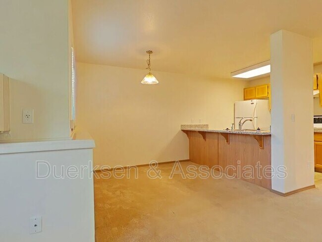 Foto del edificio - 2960 NW Tyler Ave