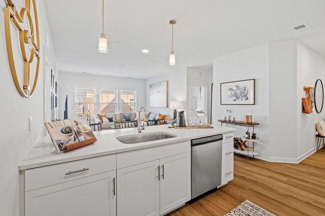 Building Photo - Elwood Apartment Homes
