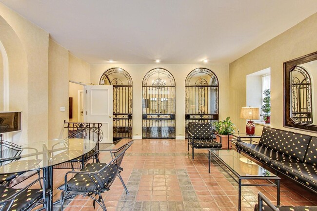 hospitality rom - 60 E Scott St