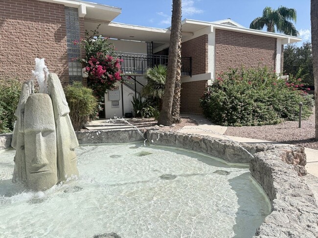 Building Photo - Lovely 2 Bedroom and 2 Bathroom Condo w/ Den! Lots of Space! *SPECIAL OFFER 2 Weeks Free Rent*