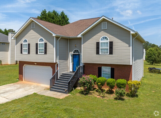 If split-level homes are your style, Ellenwood has what you want.