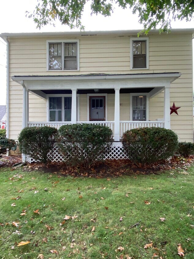 Front yard/porch - 1609 8th St
