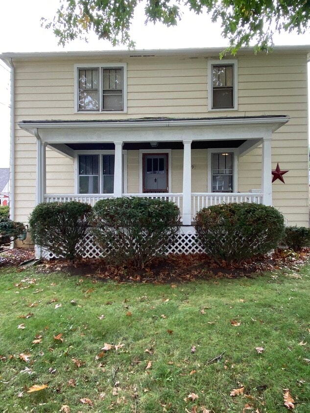 Front yard/porch - 1609 8th St