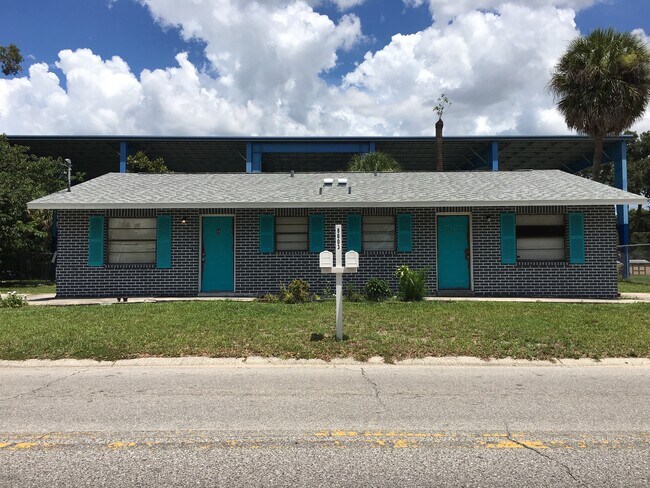 Frente - 8603 N 12th St