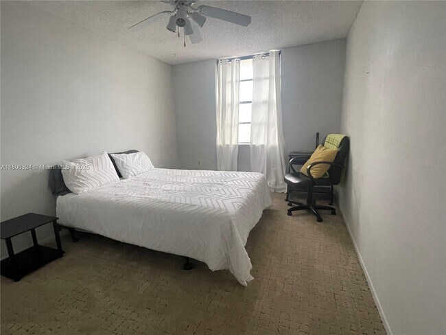 Foto del edificio - 16851 NE 23rd Ave