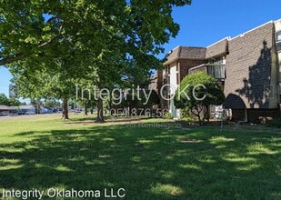 Building Photo - 3907 N Rockwell Ave