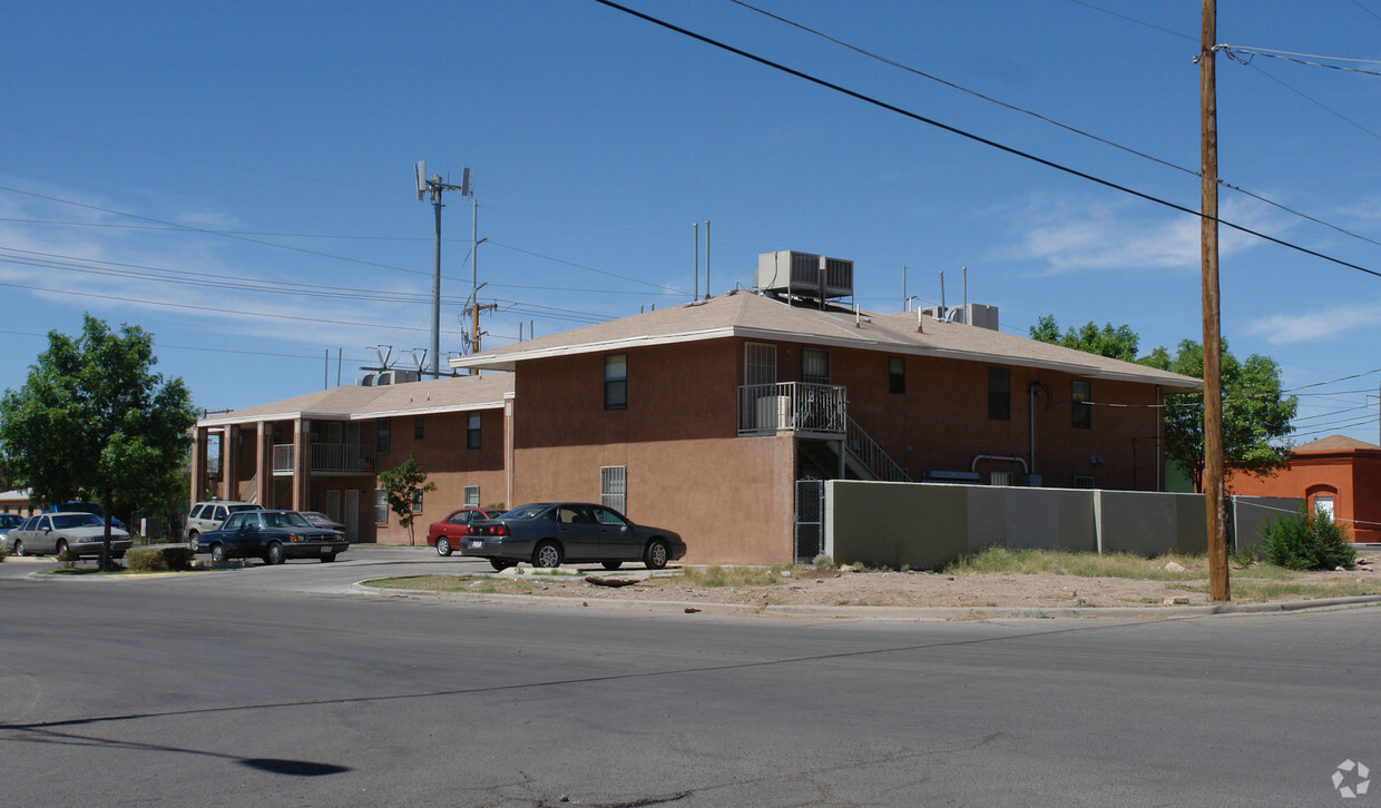 Building Photo - 4325 Durazno St