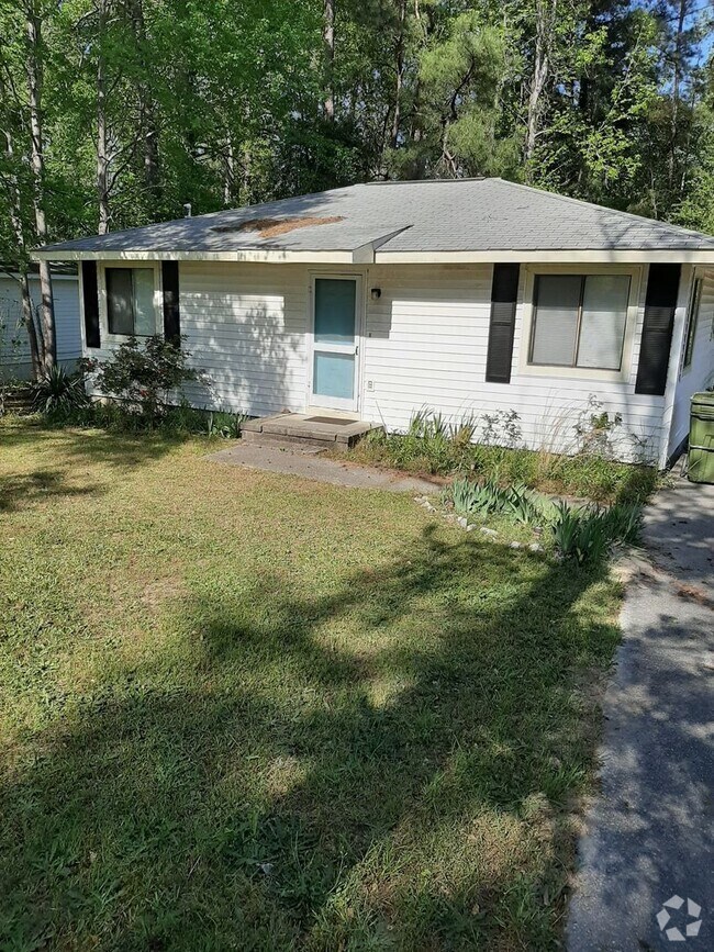 Building Photo - 910 Aelise St