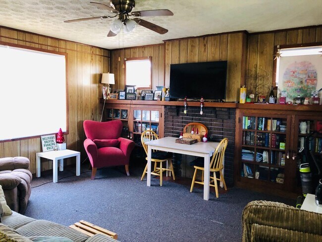 Building Photo - South Park Area - 2 Bed/2 Bath Garage Apar...