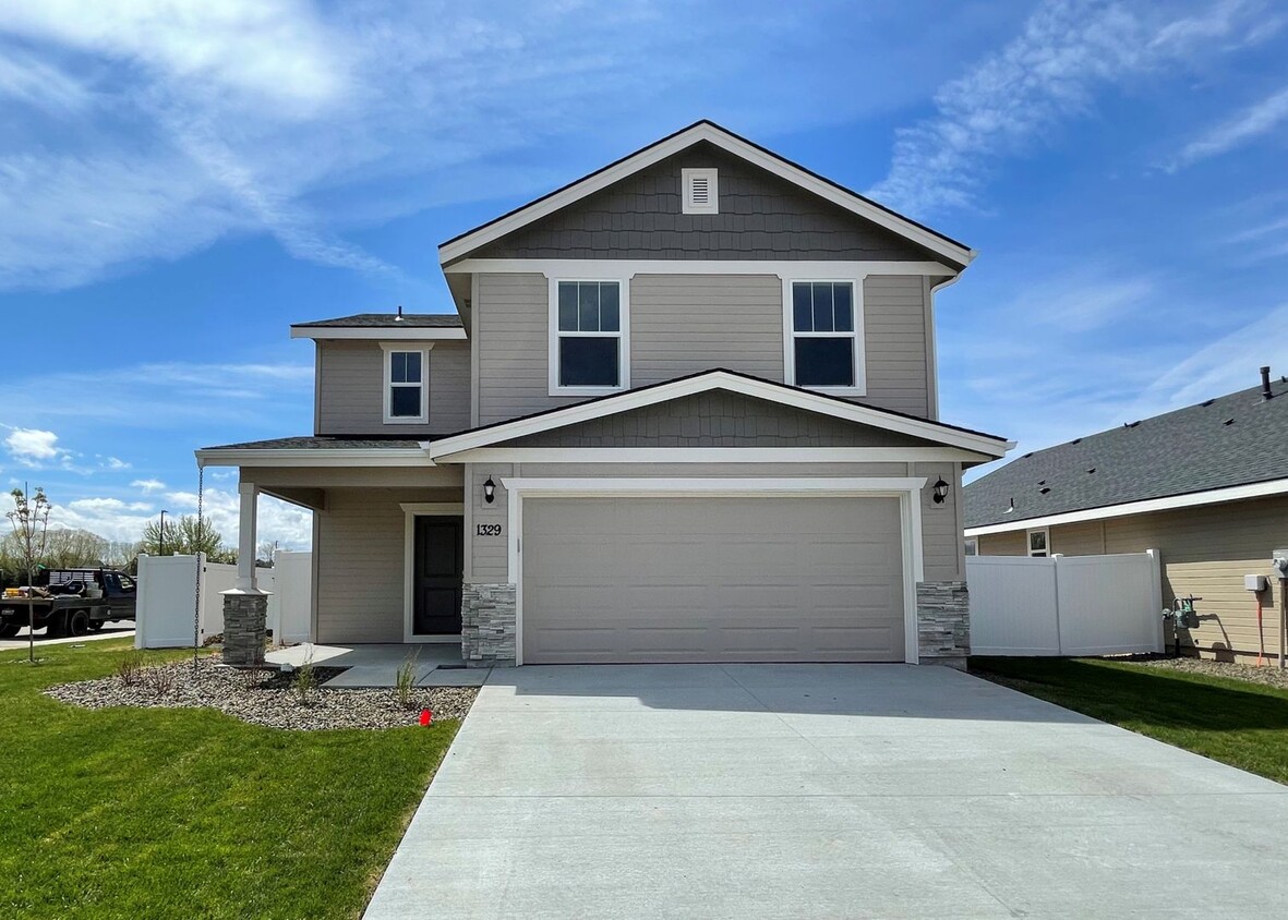 Foto principal - Brand New 4 Bedroom 2.5 Bath home in Kuna