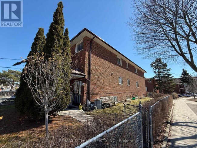 Building Photo - 43 Chapman Ave