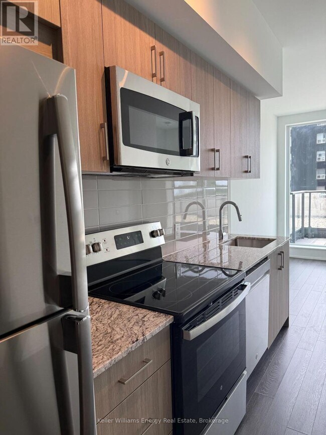 Photo du bâtiment - 4010 Eglinton Ave W