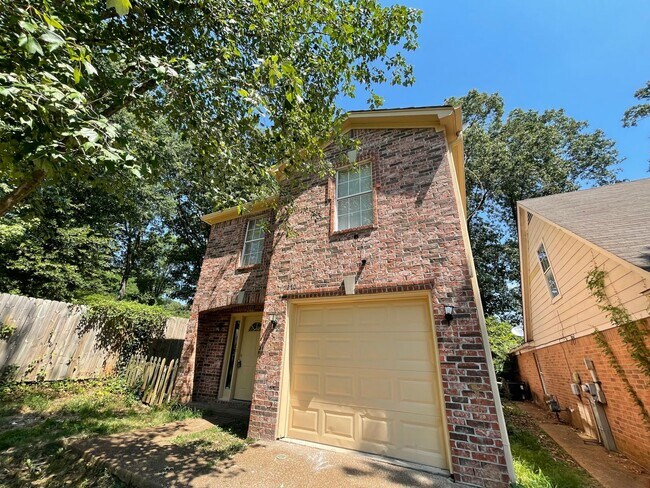 Foto del edificio - Grand Cordova home for rent near Shelby Farms