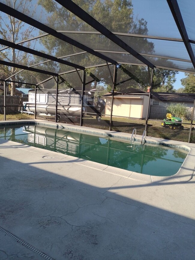 Building Photo - 3 - 2 in Fruitland Park