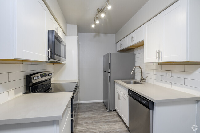 1BR, 1BA - 546SF - Kitchen - Prados Apartments at Arcadia